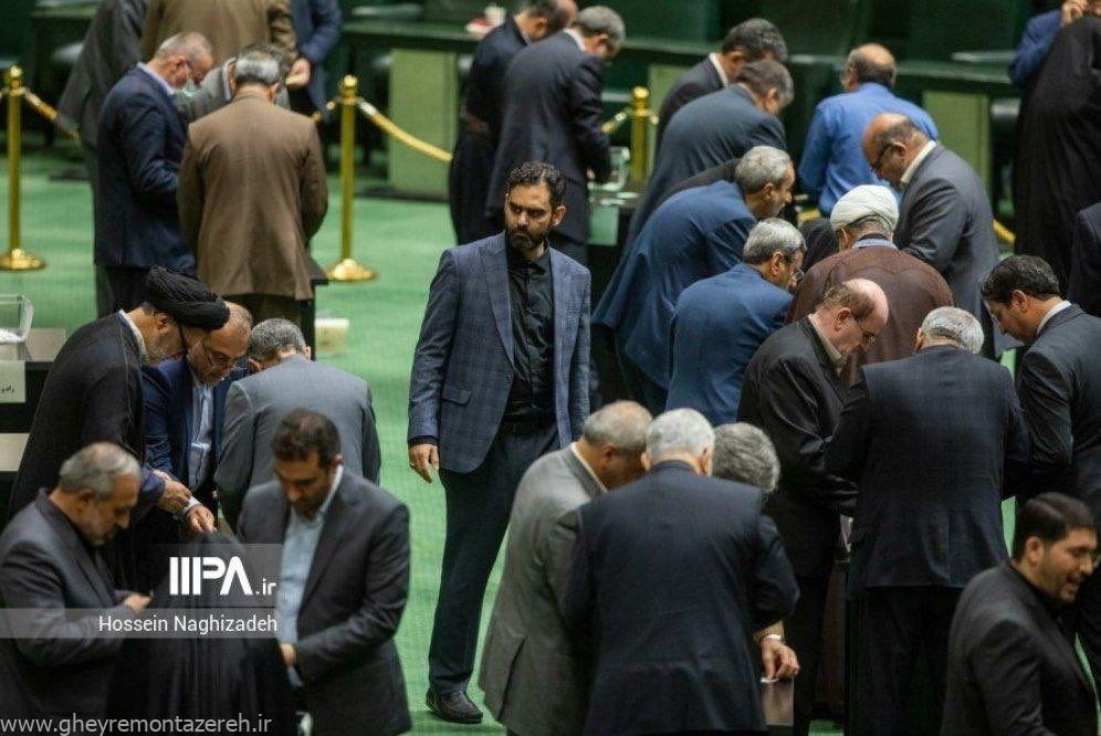 حمله نماینده حامی سعید جلیلی به پزشکیان: آمریکا نمیخواهد با شما برادر باشد، آقا این عشق یکطرفه است /قرار است قانون اساسی را تغییر دهید؟ حمله نماینده حامی سعید جلیلی به پزشکیان: آمریکا نمیخواهد با شما برادر باشد، آقا این عشق یکطرفه است /قرار است قانون اساسی را تغییر دهید؟