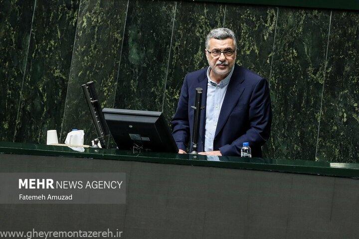 چرا میخواهید عزت وزیر را کم کنید و از او یک تواب بسازید؟ / نمیدانم چه در سر دارند و به چه