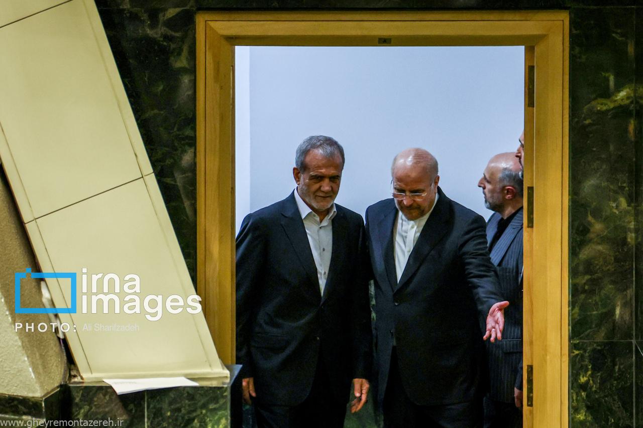 مشاور قالیباف: انقلابینماها میخواهند از زیر بار راهبرد رهبری برای کمک به دولت پزشکیان شانه خالی کنند مشاور قالیباف: انقلابینماها میخواهند از زیر بار راهبرد رهبری برای کمک به دولت پزشکیان شانه خالی کنند