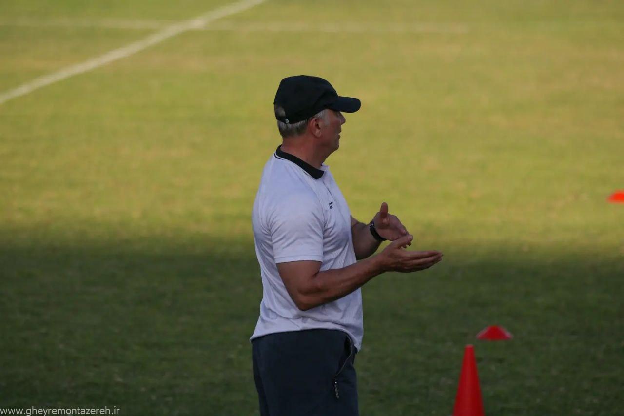 درخشان: وقتی چمن استادیوم لیگ نخبگان را با دست میکارند از لیگ یک چه انتظاری دارید؟! درخشان: وقتی چمن استادیوم لیگ نخبگان را با دست میکارند از لیگ یک چه انتظاری دارید؟!