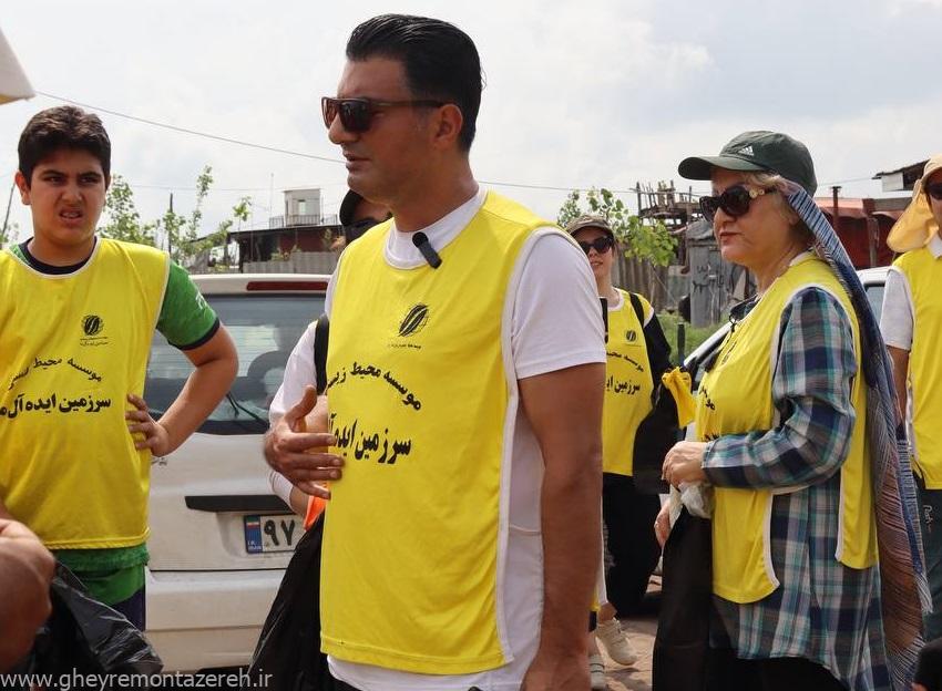 در راستای آموزش فرهنگ جمعآوری زباله به مسافرین؛ توزیع کیسهزباله در عوارضی امام زاده هاشم در راستای آموزش فرهنگ جمعآوری زباله به مسافرین؛ توزیع کیسهزباله در عوارضی امام زاده هاشم