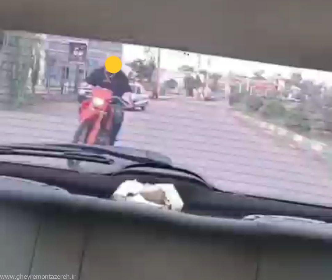 دستبند پلیس بر دستان موتورسوار قمه به دست در املش! دستبند پلیس بر دستان موتورسوار قمه به دست در املش!