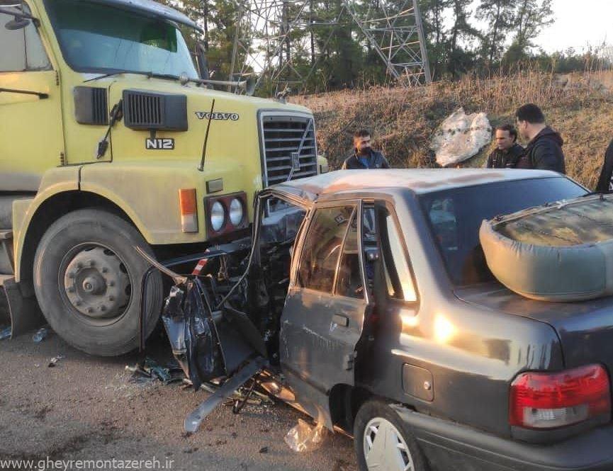 نجات راننده محبوس شده در خودرو در رشت
