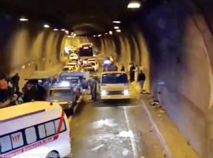 تصادف زنجیرهای و برخورد اتوبوس با دیواره تونل در آزادراه قزوین – رشت + فیلم