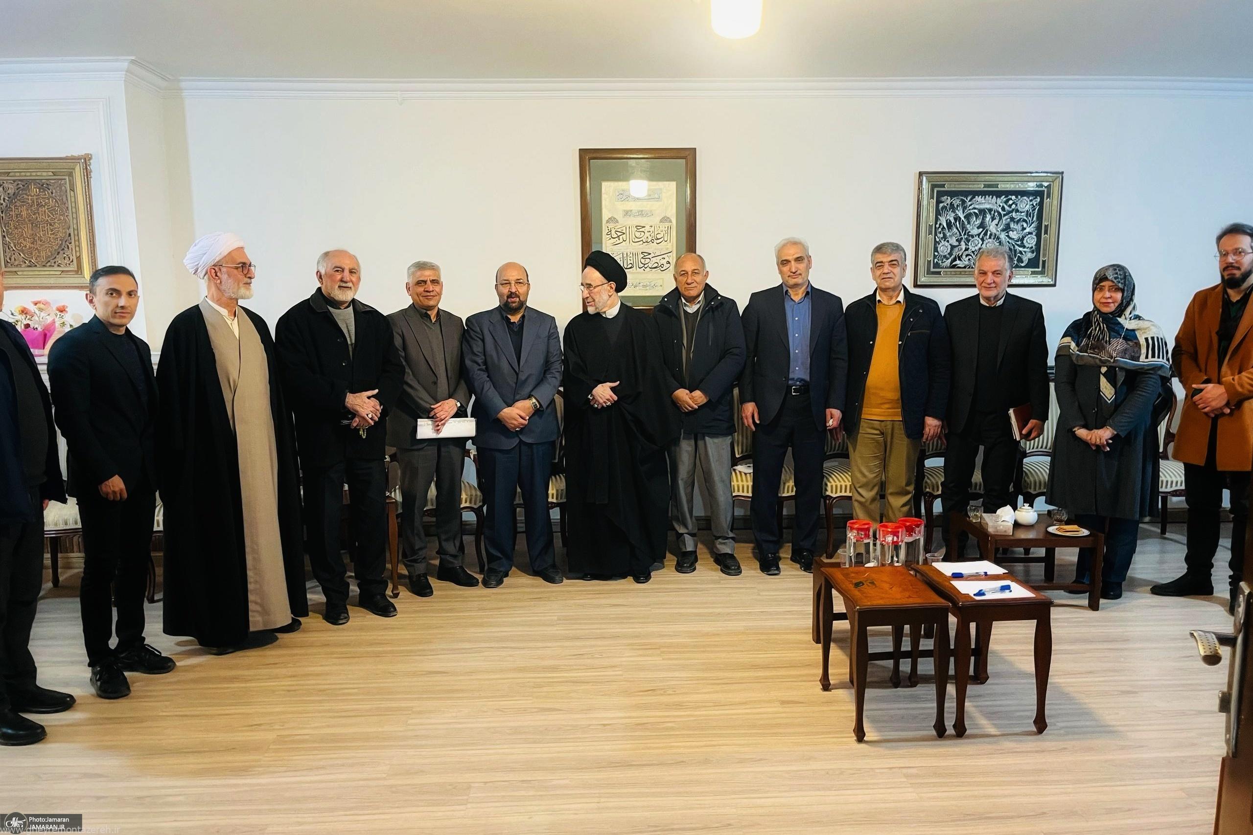 خاتمی: وضعیت کشور خوب نیست؛ اما این وضع را آقای پزشکیان به وجود نیاوردند/ ایثارگری یعنی جایی که جنگ است با همه وجود، مقاومت کند و جایی به اقتضای مصلحت نظام مذاکره و تعامل کند