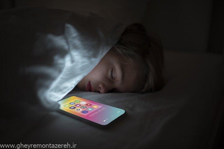خوابیدن کنار موبایل به مغز آسیب میرساند؟ / تأثیر گوشیهای هوشمند بر کیفیت خواب