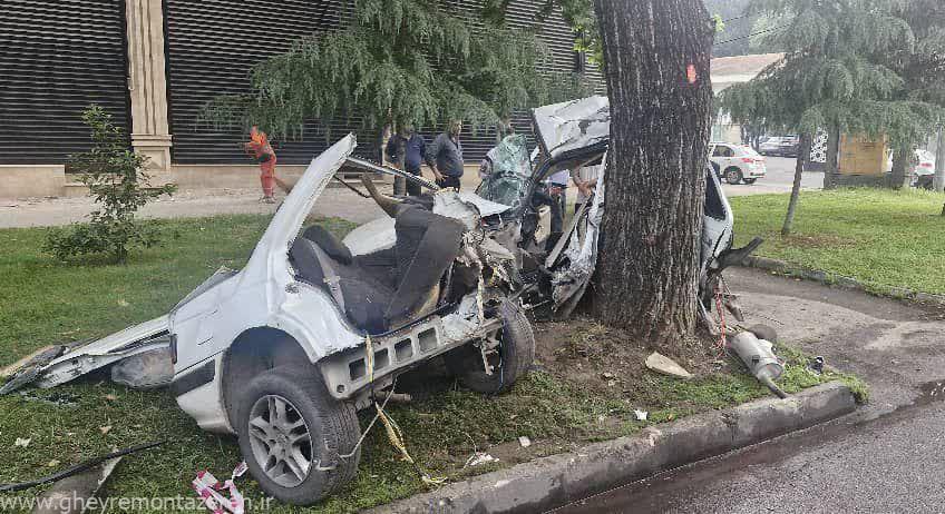 مرگ ۳ نفر در رشت بر اثر برخورد شدید خودرو با درخت