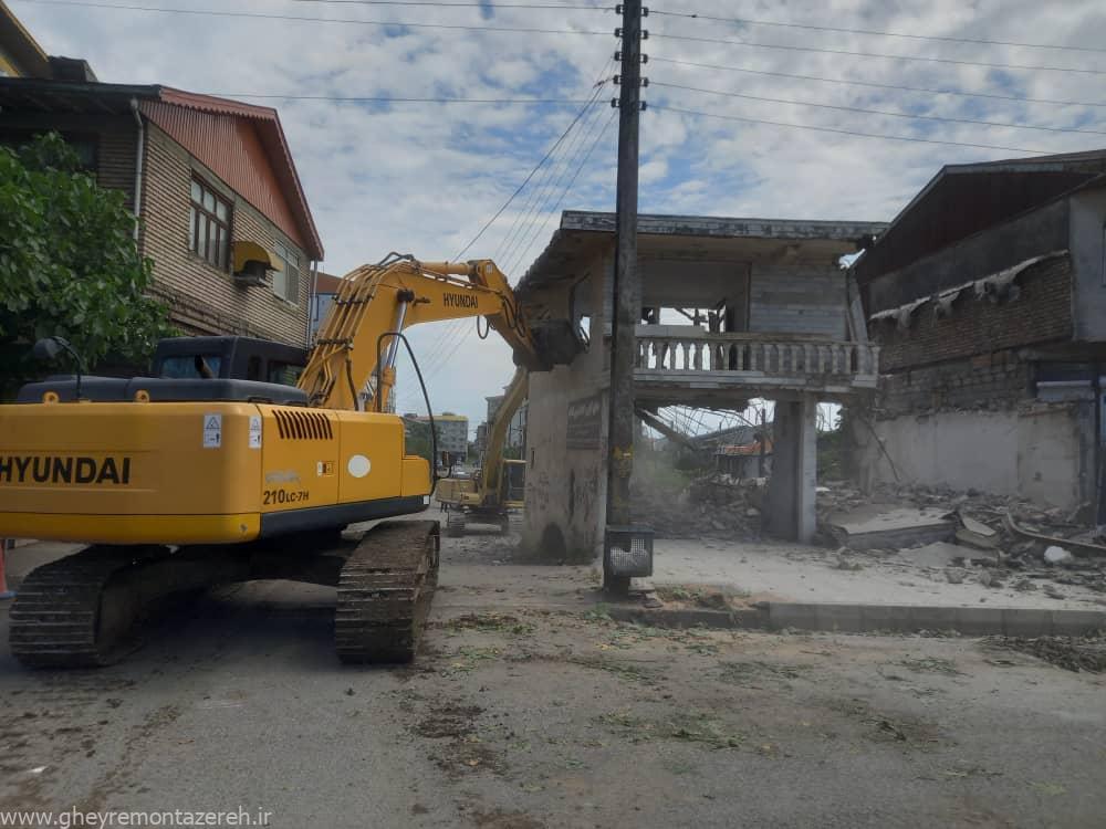گام مهم شهرداری رضوانشهر در کاهش گرههای ترافیکی با تملک و تخریب یک ساختمان