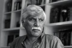 یکی از بهترین هنرمندان ایرانی چشم به راه خانه، از دنیا رفت/ما درماندگان که چشمبهراهش بودیم را چه میماند، مگر اندوه؟