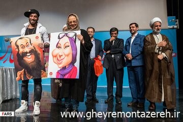 آقایان اصولگرا! یادتان هست آویزان تتلو شدید؟ / یادتان هست استاد شجریان در انزوا و بیماری بود و شما برای تتلو بزرگداشت گرفتید؟ /خودتان را بشناسید