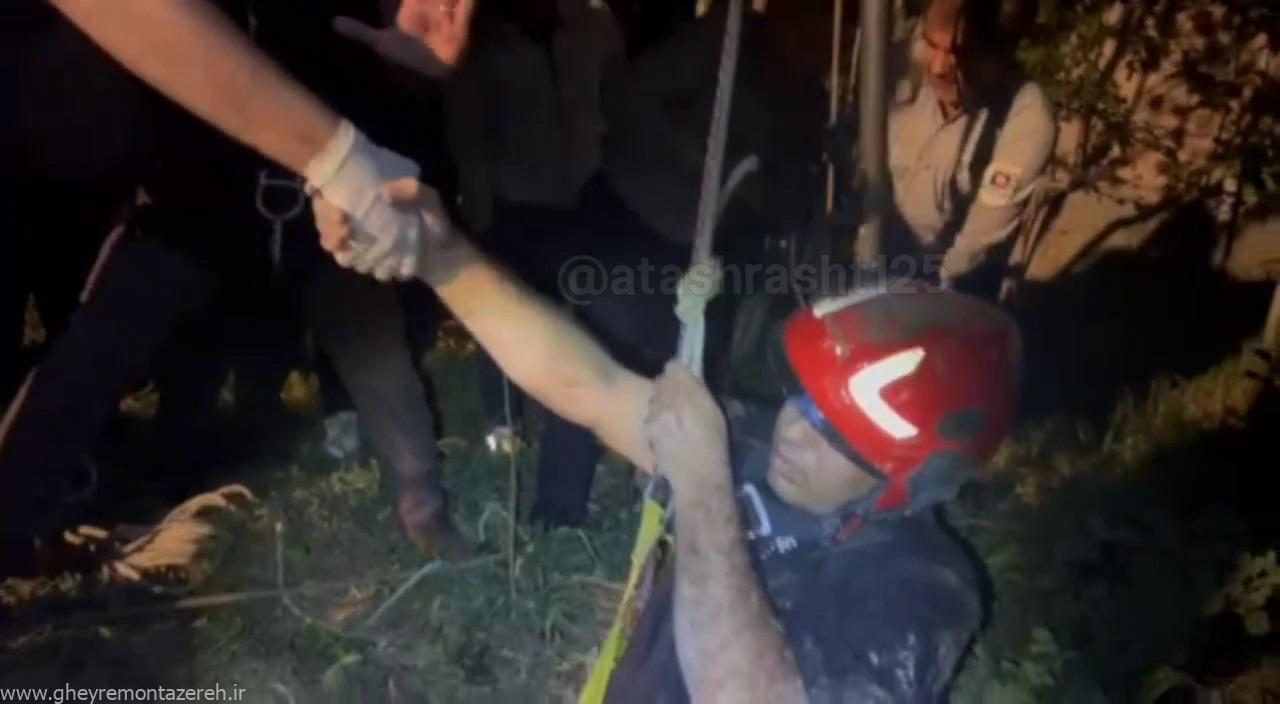 نجات مردی از عمق چاه ۸ متری در رستم آباد نجات مردی از عمق چاه ۸ متری در رستم آباد