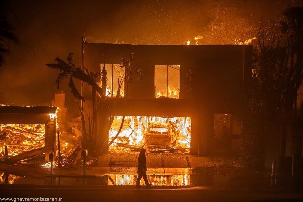 روزنامه کیهان: آتش نشانی امریکا به جای کپسول اطفاء حریق، از سطل ماست و کیف زنانه برای خاموش کردن آتش کالیفرنیا استفاده کرد!