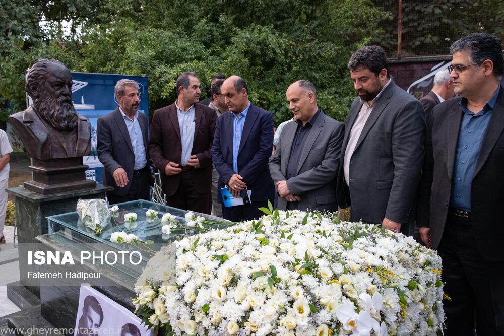 استاندار گیلان وعده داد: نصب یادمان استاد امیرهوشنگ ابتهاج بر مزار وی تا ششم اسفند سال‌جاری